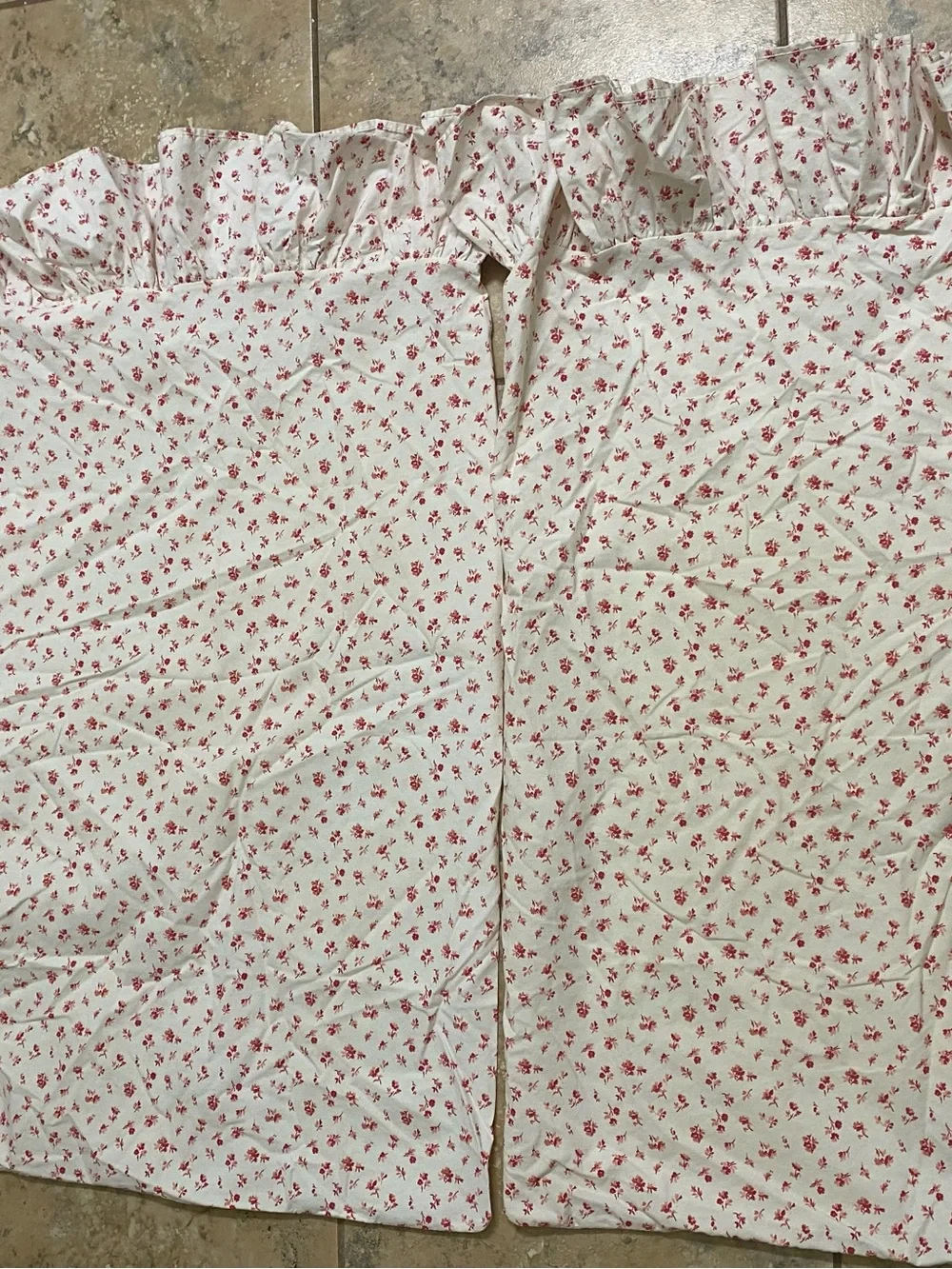 2 VTG Ralph Lauren Calico Red Floral Cotton USA Made Ruffle Trim Pillow Cases